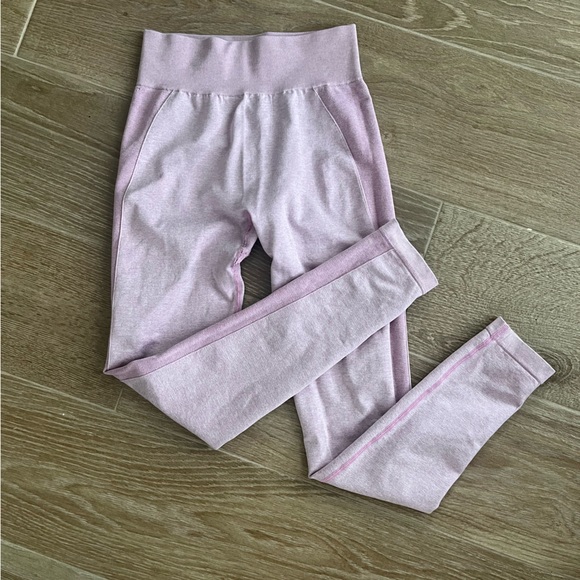 Light Purple Gymshark Leggings - Picture 3 of 4